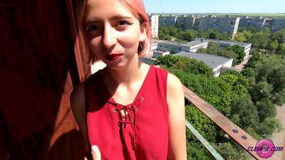 ਵਿਦਿਆਰਥੀ ਸੰਵੇਦਨਾ ਆਊਟਬੈਕ ਵਿੱਚ ਇੱਕ ਅਜਨਬੀ ਨੂੰ ਚੂਸਦਾ ਹੈ - ਉਸਦੇ ਚਿਹਰੇ 'ਤੇ ਕਮ